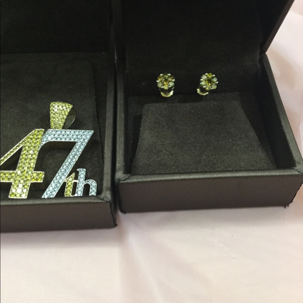 Yellow 10 Karat Yellow Diamond Flower Earrings